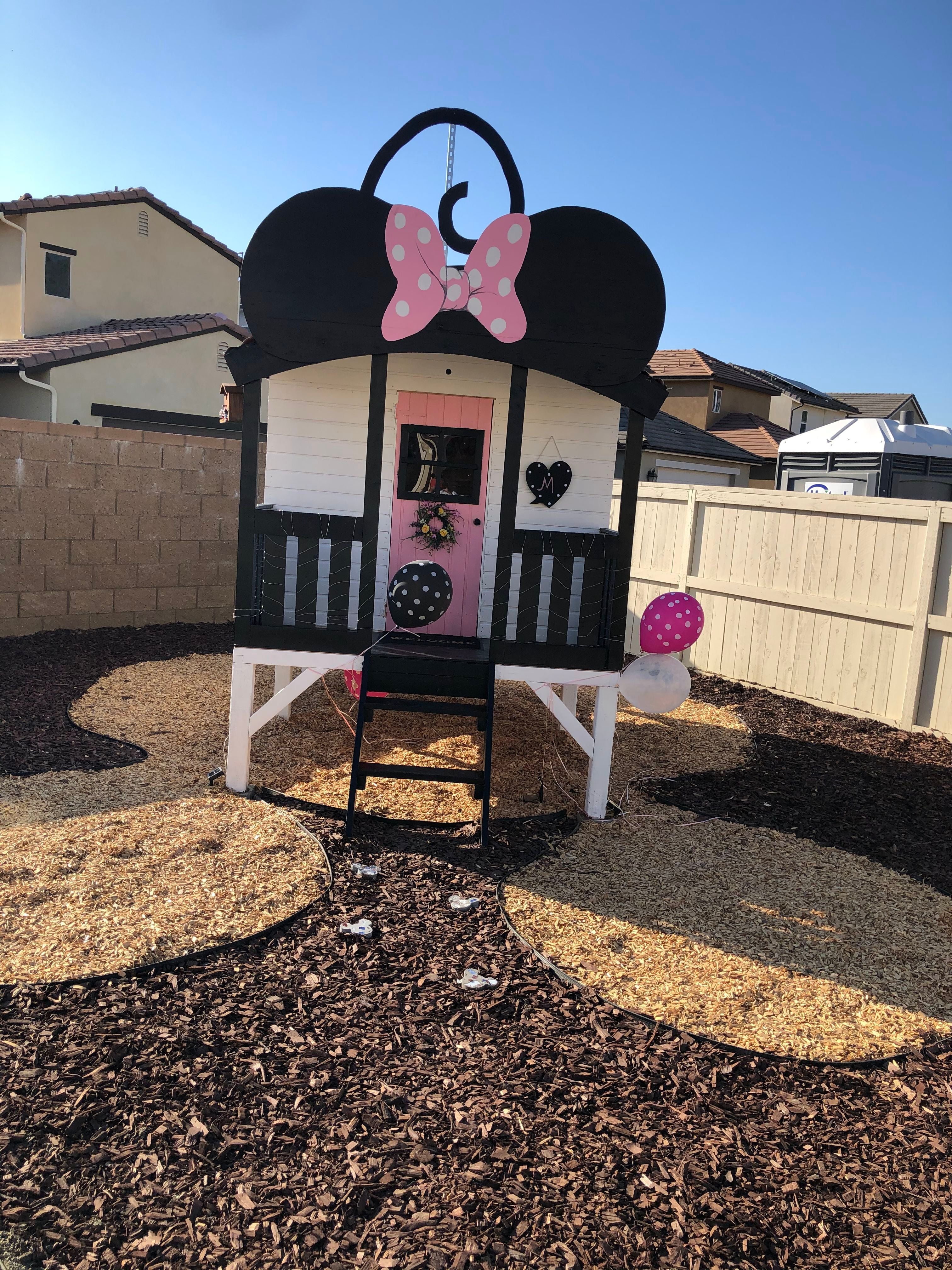 minnie mouse outdoor playhouse