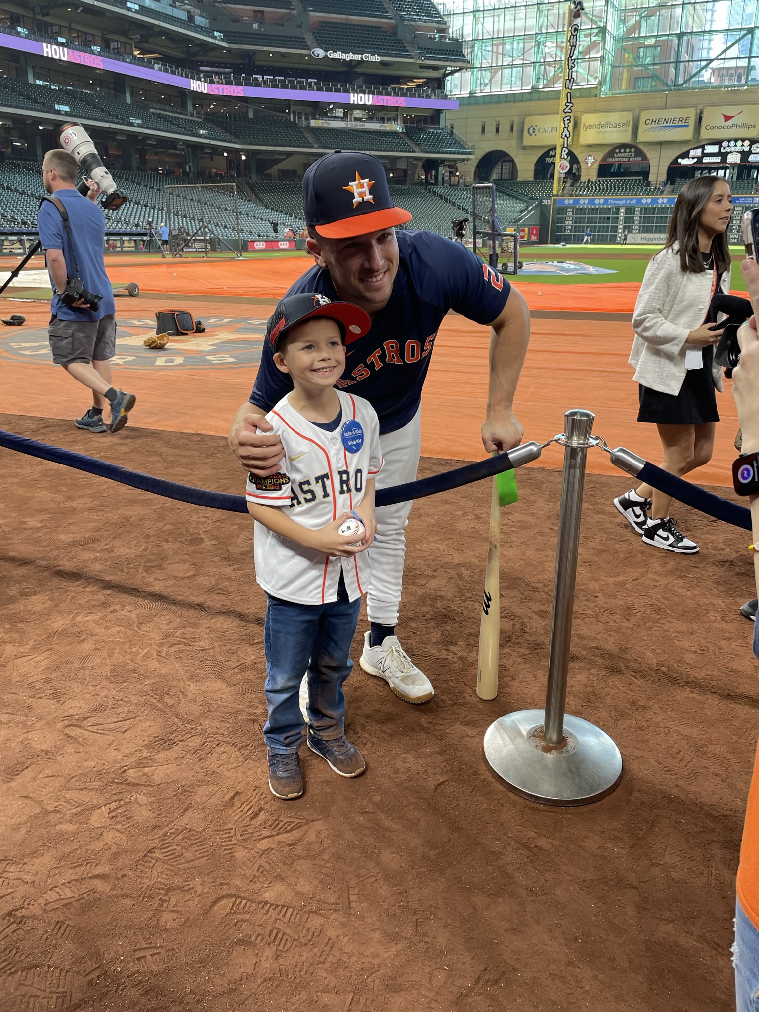 Astros giving free tickets to those who donate to help Louisiana