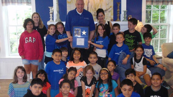 Lakeview Elementary Students at Wish House