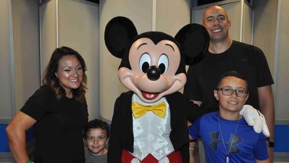 Jaxon's family with Mickey