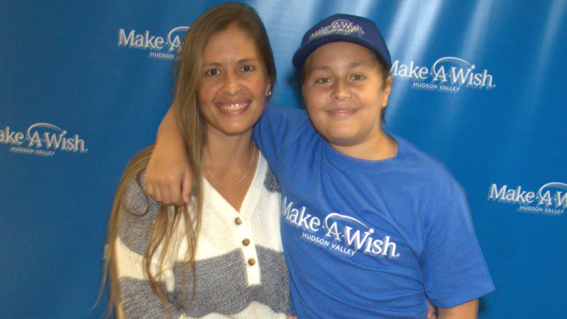 Juan Alonso con su mama Andrea