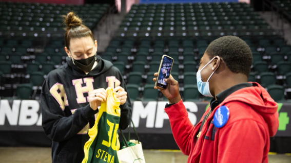 Khalel_Meet Breanna Stewart_AKWA