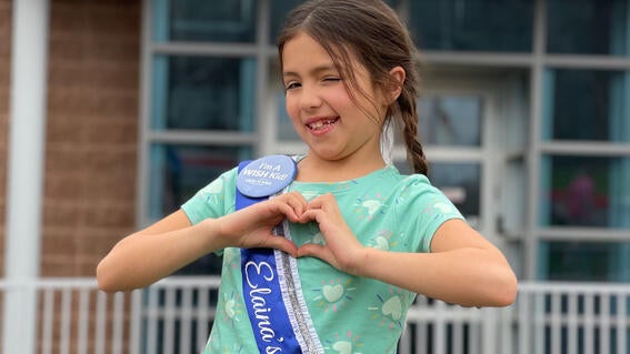 Elaina heart hands