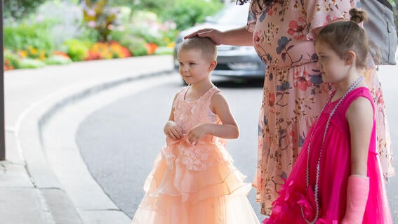 Emery arriving to her high tea with sister Lainey 