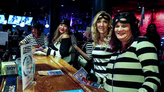 Burglars and robbers at the bar