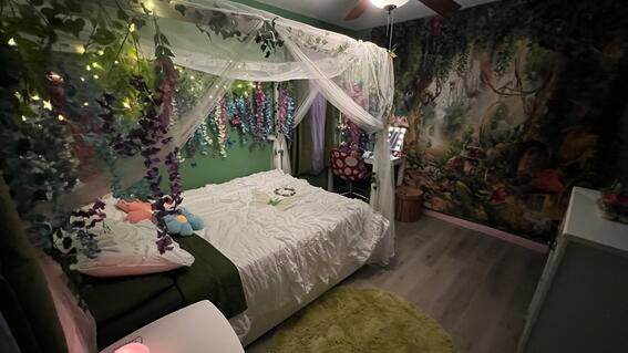 TXGF- Lily room 1