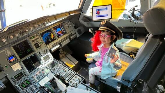 Laura_Pilots_Plane