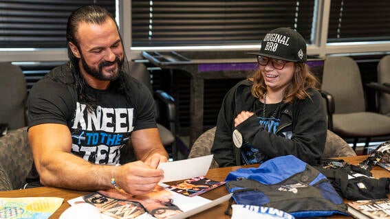 Drew McIntyre gifting Giovanna signed memorabilia