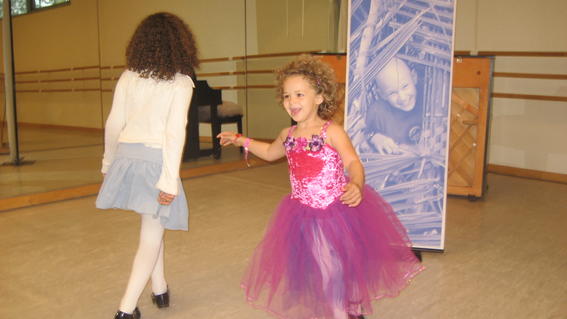 Dayssi with playing with sister India during her wish to meet a ballerina in 2007.