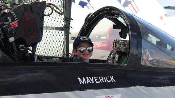 hudson in maverick plane