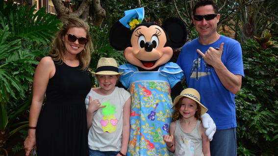 Molly with her family on her wish to go to Aulani in 2019.
