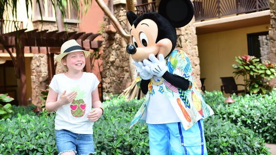 Molly playing with Mickey Mouse on her wish to go to Aulani in 2019.