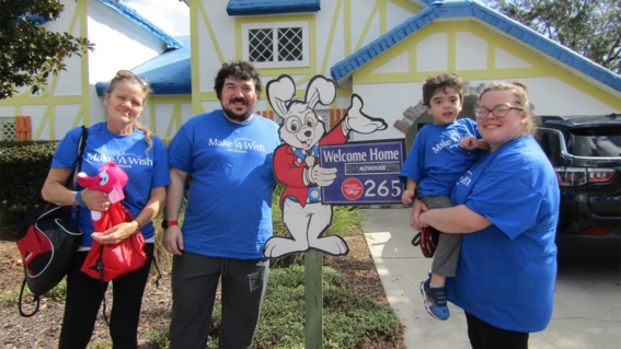 Elliott and his family at GKTW
