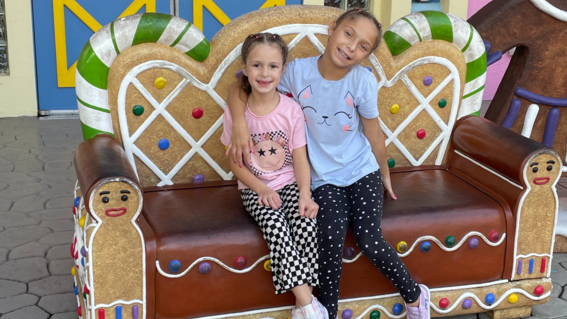Ava & sister Harper