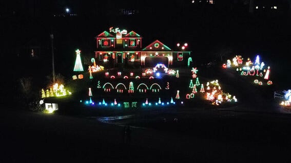 The Barnes Family Light Show