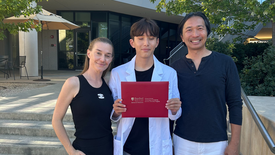 Jonathan smiles with his parents, Regina and Ben, after completing his summer internship at the Stanford Anesthesia Summer Institute (SASI).