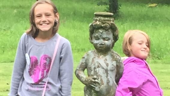 Daviney and her sister