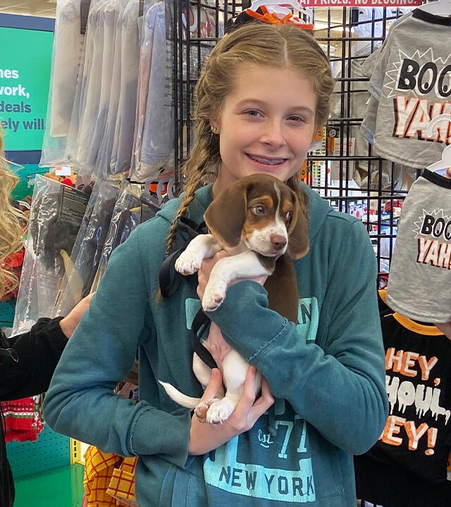 Hannah goes shopping for her new puppy, Oscar.