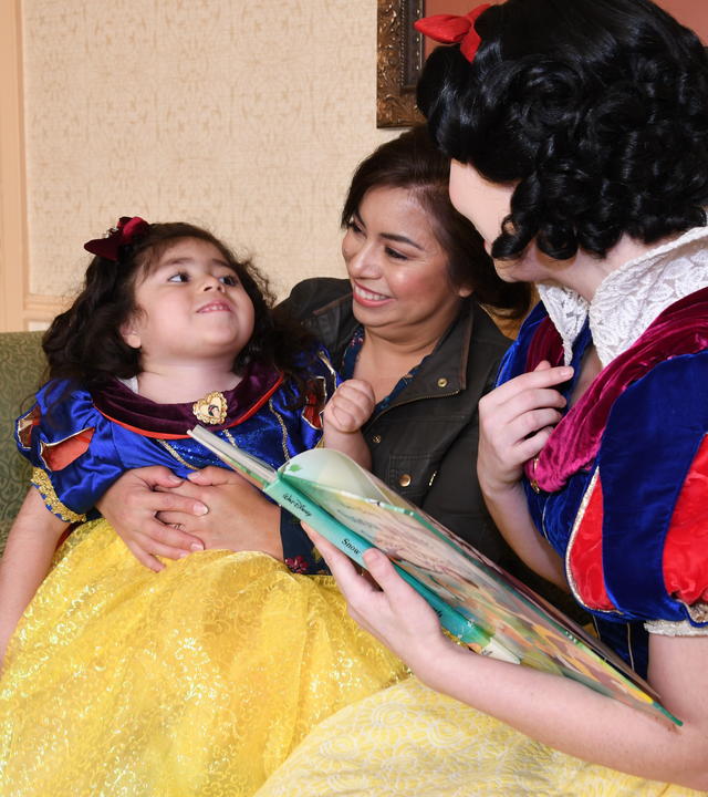 Wish Kid Penny and mom Cecelia with Snow White