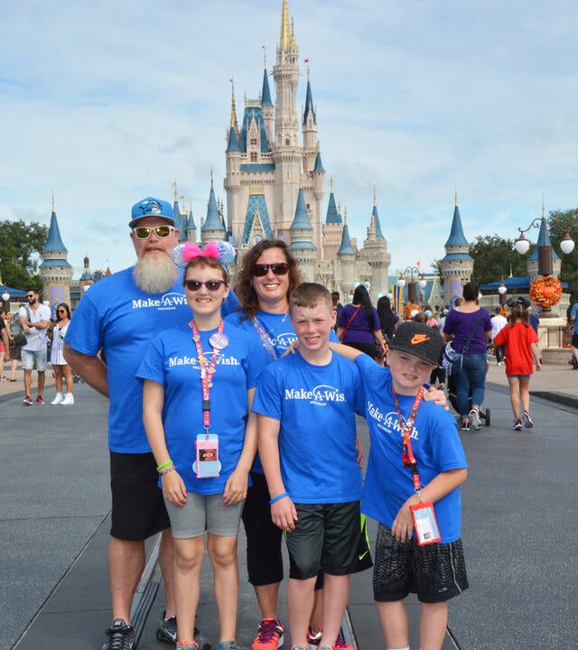 Wish sister and mom Brandy with her family