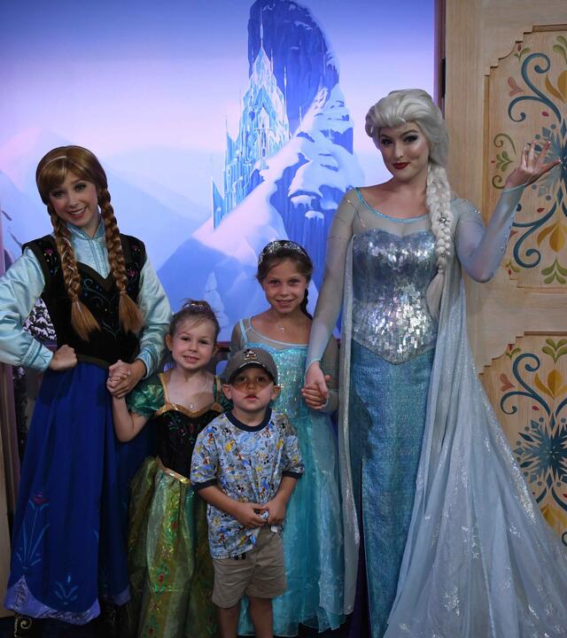Adaliene and her siblings meeting Anna & Elsa