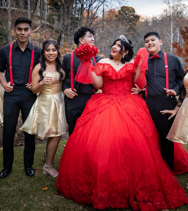 Wish kid Emely with her damas and chambelanes