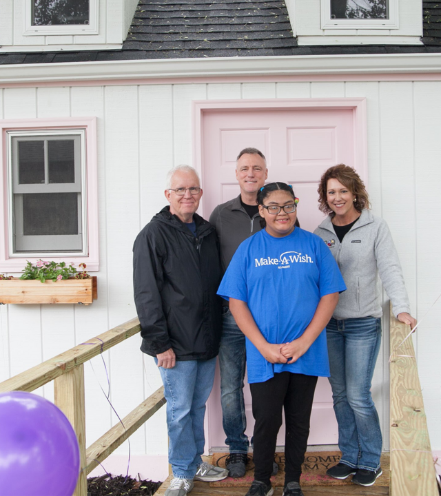 Wish child Luz Elena with volunteers
