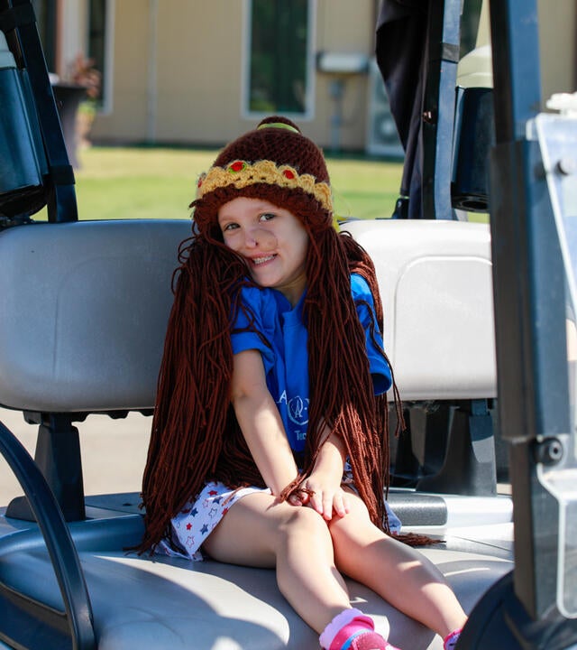 TXGF-Birdie and golf cart