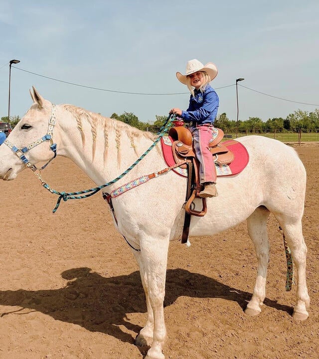 Halle Barnes_Horse