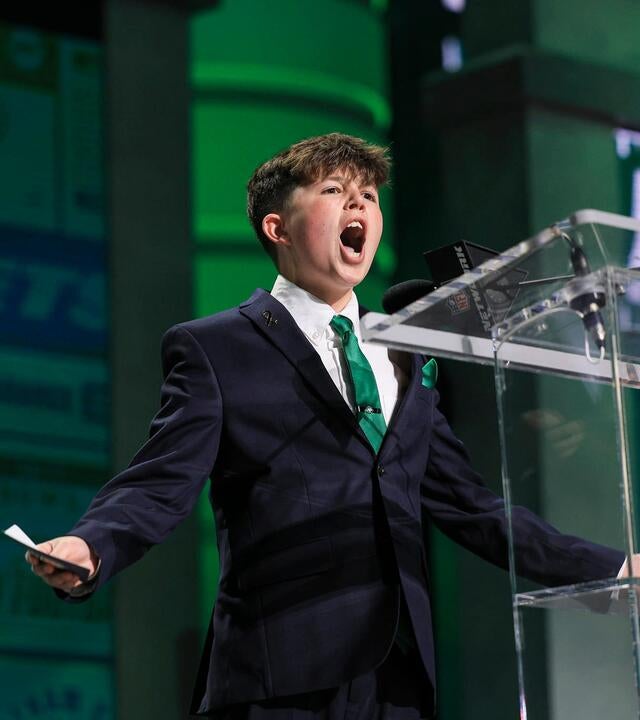 Kyle Stickles Announcing Jets' draft pick