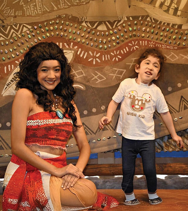 Aelyn and Moana taking a picture