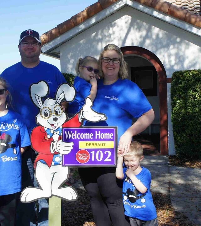 Nicci and her family returning home from Disney World
