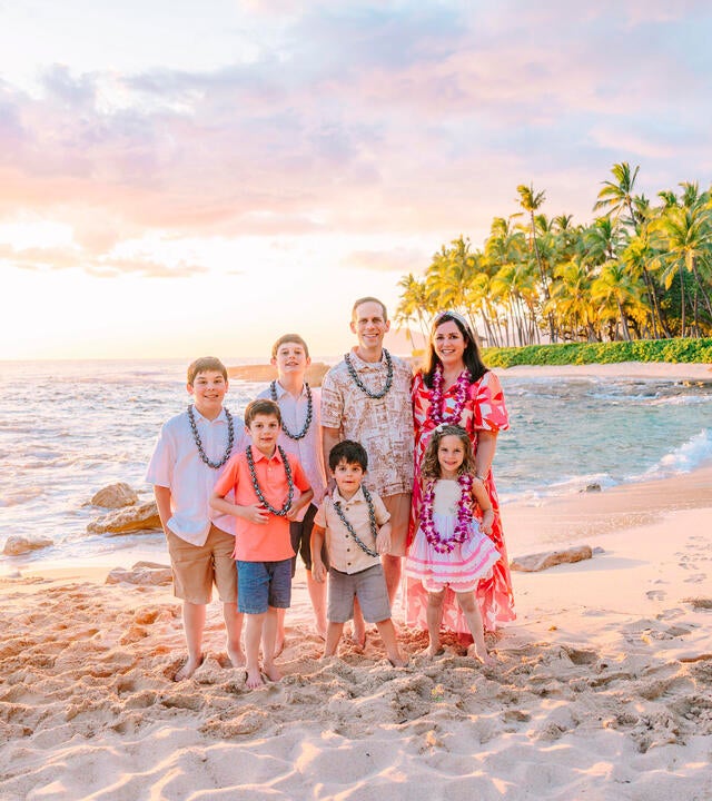Wish kid Elena and family in Hawaii during wish