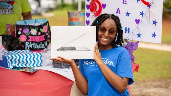 Mauri'Anna holds up her new Macbook