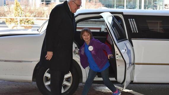 Ellen coming out of the limo 