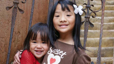 Wish kid Myah and her sister, Emily