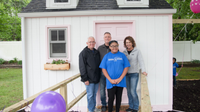 Wish child Luz Elena with volunteers