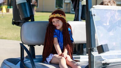 TXGF-Birdie and golf cart