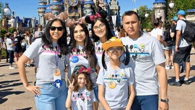 El deseo de Sofia a visitar Disney World y disfrutar de los juegos mecánicos