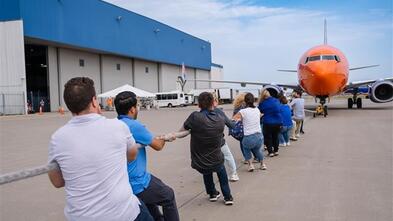 Sun Country Airplane Pull