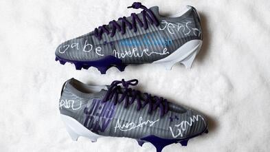 Justin Jefferson's cleats with wish kid's signatures on them