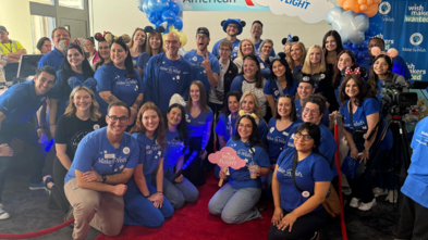 Cumplen deseos de niñas y niños: Los llevan a Walt Disney World Resort
