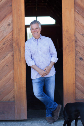 mark hanson outside bricoleur vineyards