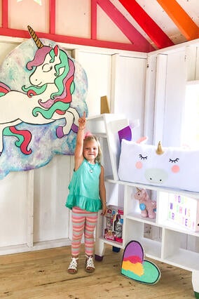 Macie pointing to her treehouse