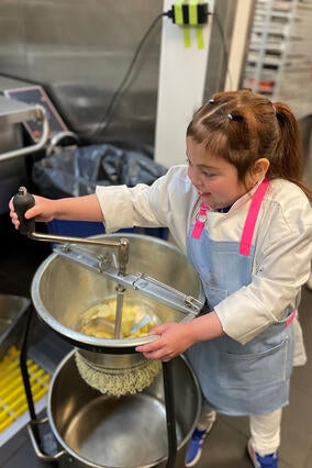 Wish Kid Meylin Cooking