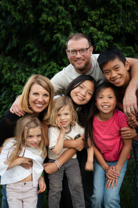 Wish kid Moci surrounded by parents and siblings