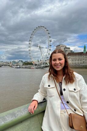 Alyssa in front of the London Eye