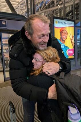Scarlet & Ralf hugging