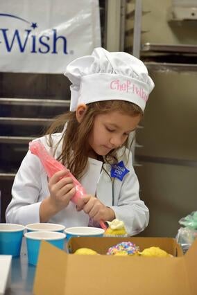 Holland frosting cupcakes