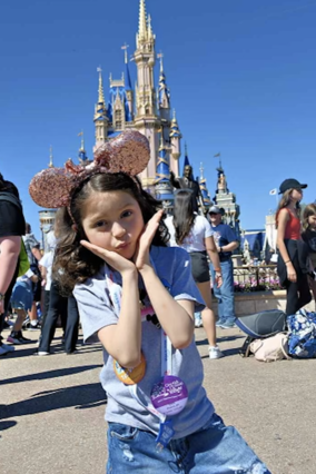 Sofia a visitar Disney World y disfrutar de los juegos mecánicos